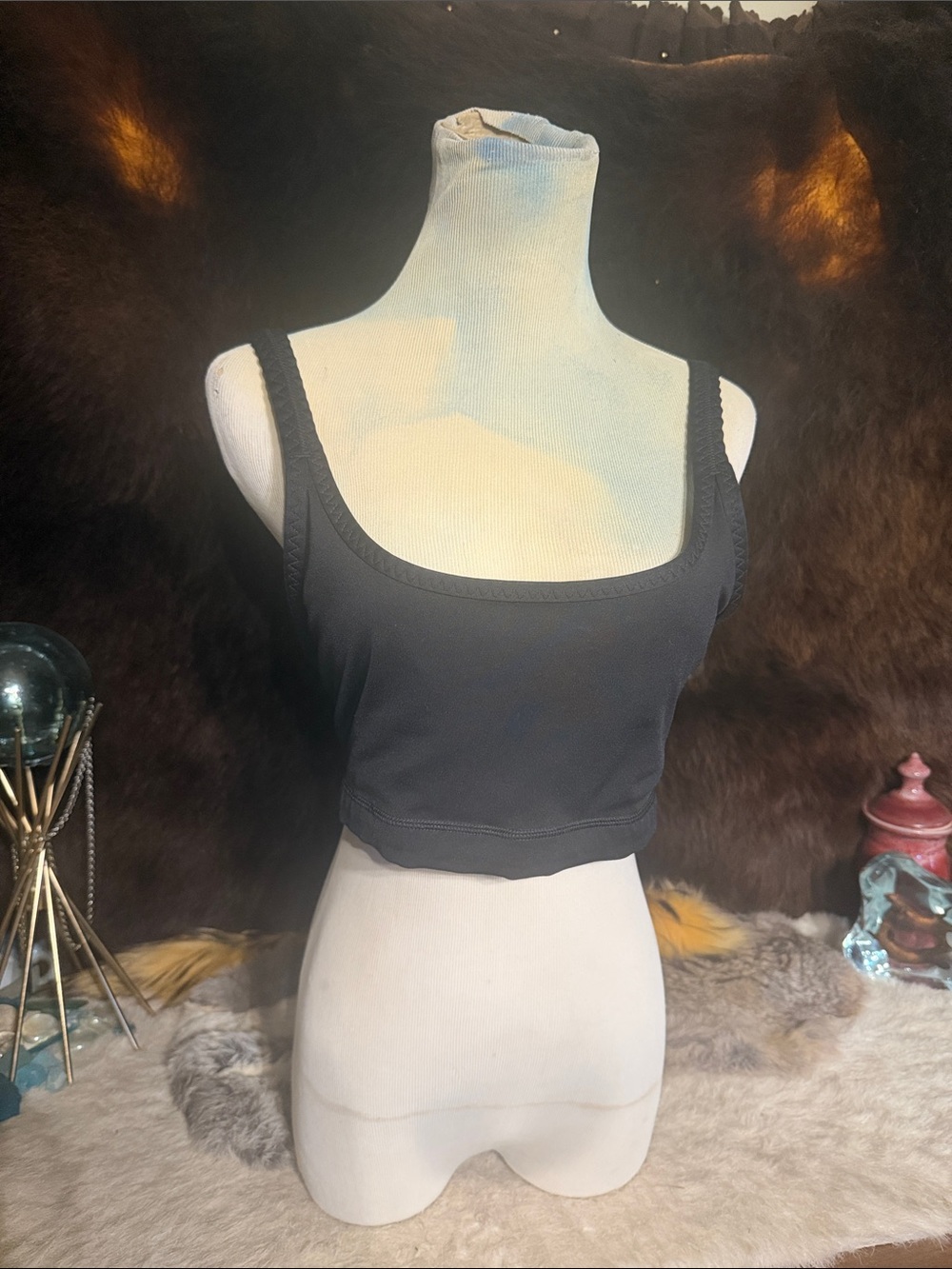 Black Scoop Neck Cropped sports bra Women's XL (6003)